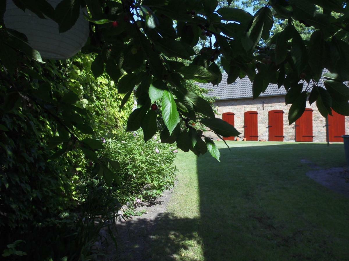 Schlossparkferienwohnungen Rheinsberg Mit Garten Exterior foto