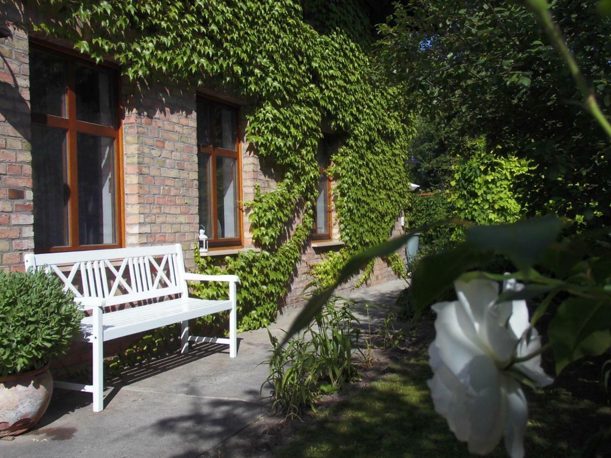 Schlossparkferienwohnungen Rheinsberg Mit Garten Exterior foto