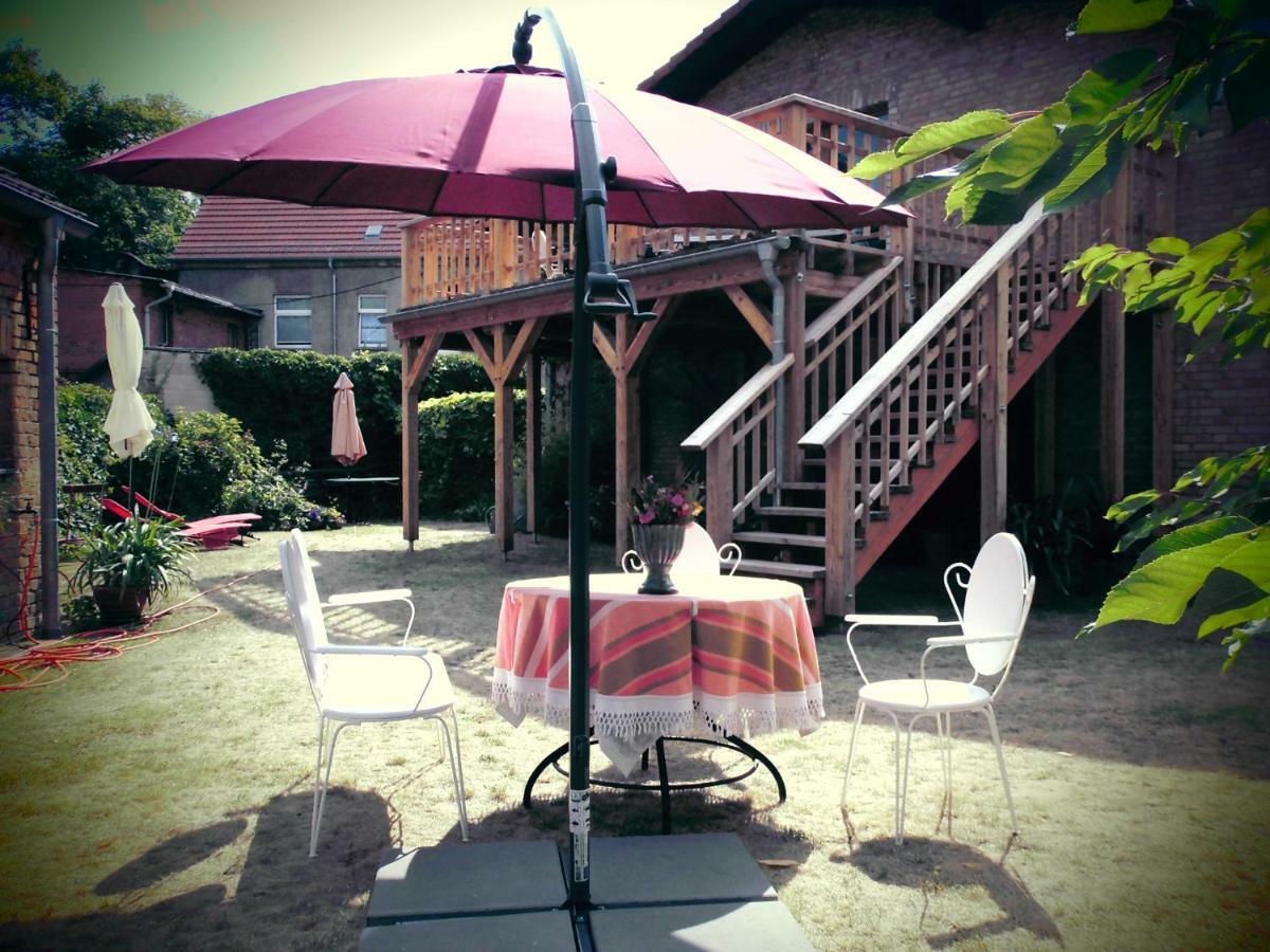 Schlossparkferienwohnungen Rheinsberg Mit Garten Exterior foto